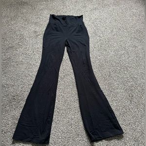Like New Aritiza Sunday Best Flare Leggings